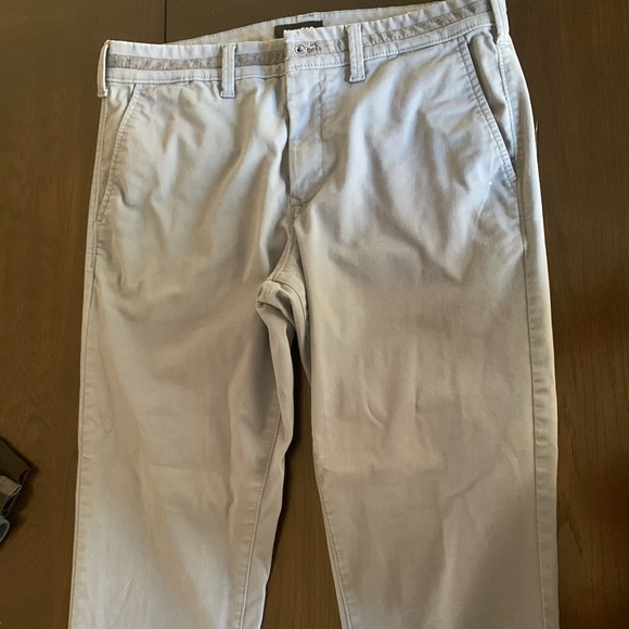 Men’s Express SlimFit Chino Pants (32x32) - Picture 1 of 2